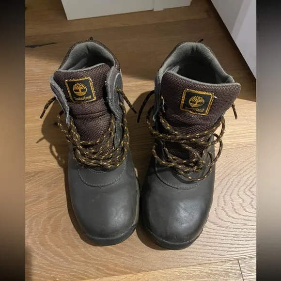 Size 5.5/7.5 Timberland Hiking boots, size 5.5/7.5 youth boots