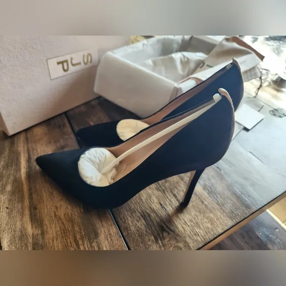 SJP Sarah Jessica Parker Fawn Black Suede High Heels