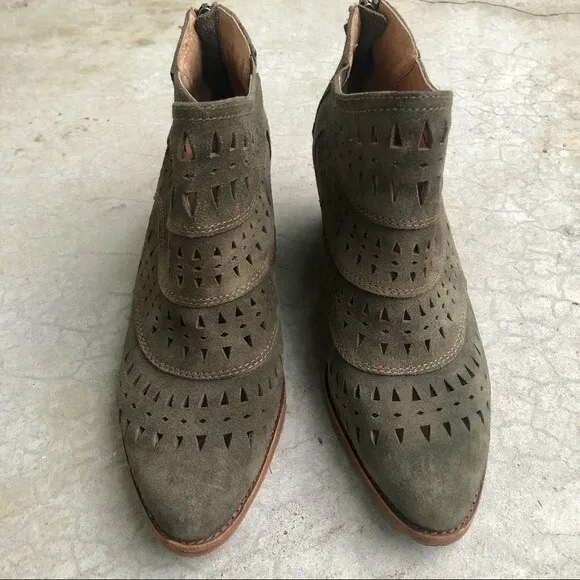 Sofft Westwood II Ankle Boots Boots Lasercut Olive Green Suede Block Heels 8.5