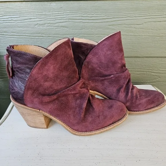 Sofft Women’s Teyton Mosto Red Cordovan Ruched Stacked Heel Ankle Boots Size 8.5