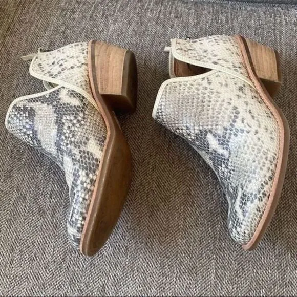 Sofft Abena Black Cream Leather Snake PrintConfort Ankle Boots Women's Size 6