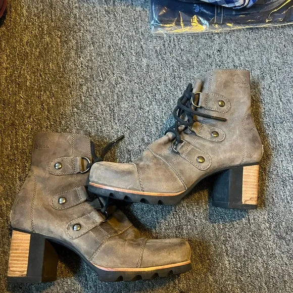 Sorel Addington Lace Up Boots, size 7.5