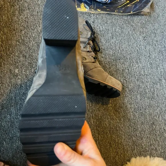 Sorel Addington Lace Up Boots, size 7.5