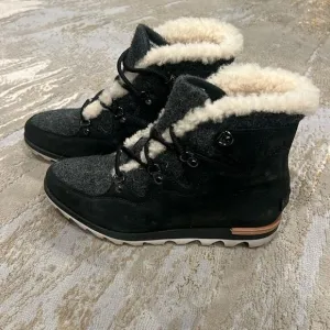 Sorel Black Leather &amp; Grey Wool Fur Lace Up Women's Boots. Sz 8 in GUC