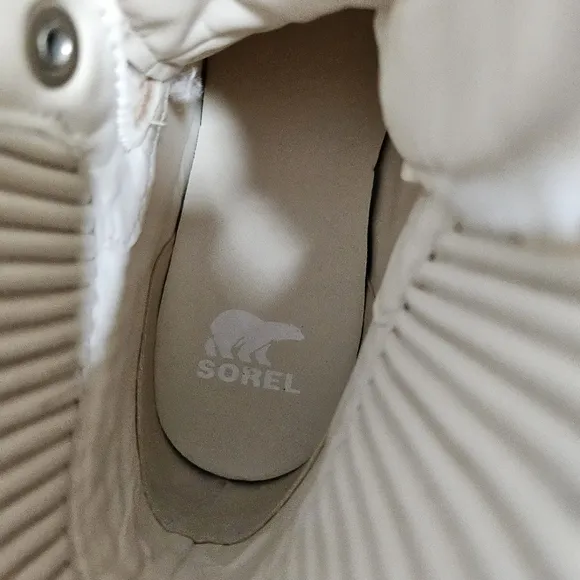 Sorel Brex Cozy Lace Water-proof Boots in Nova Sand and Sea Salt 7.5