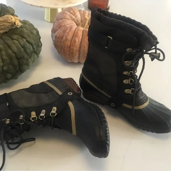 Sorel Conquest Carly Short Boots-Various sizes