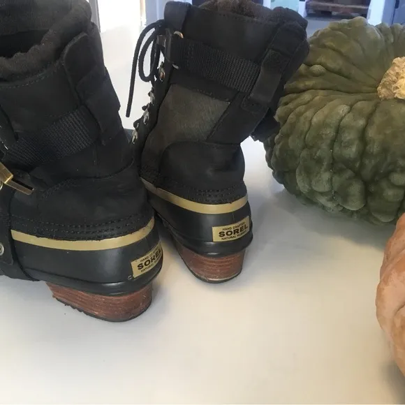 Sorel Conquest Carly Short Boots-Various sizes