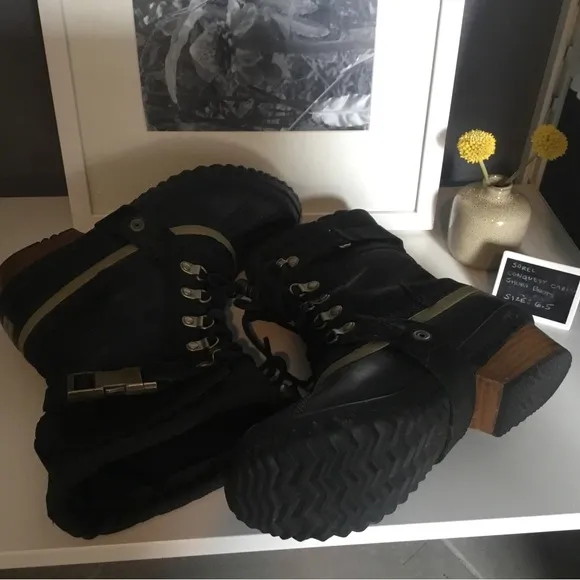Sorel Conquest Carly Short Boots-Various sizes