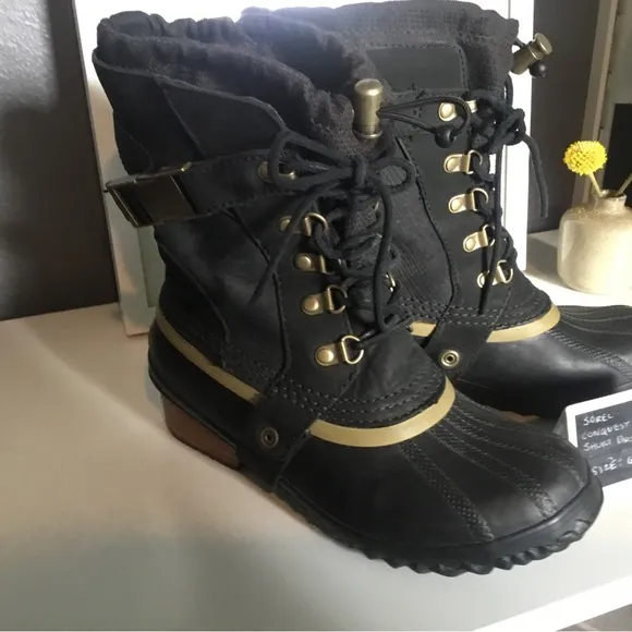 Sorel Conquest Carly Short Boots-Various sizes