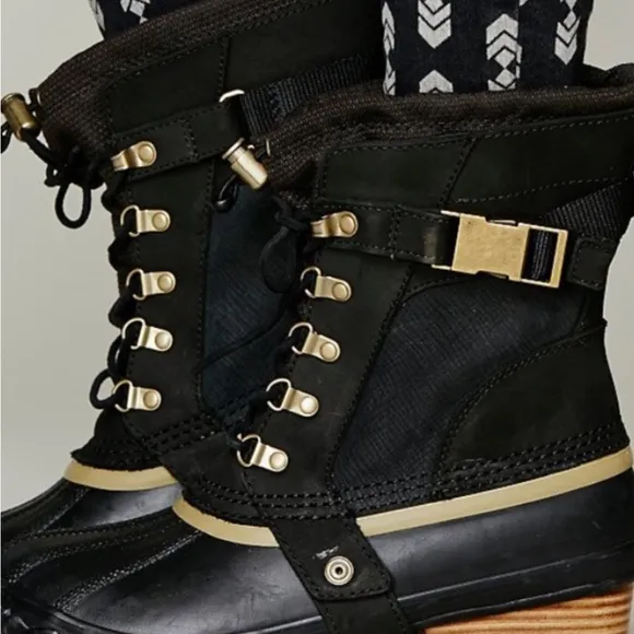 Sorel Conquest Carly Short Boots-Various sizes