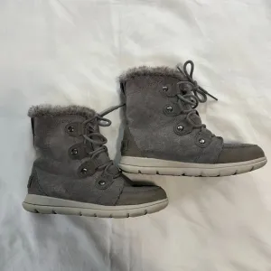 Sorel Dark Gray Faux Fur Short Winter Boots | Size 6.5