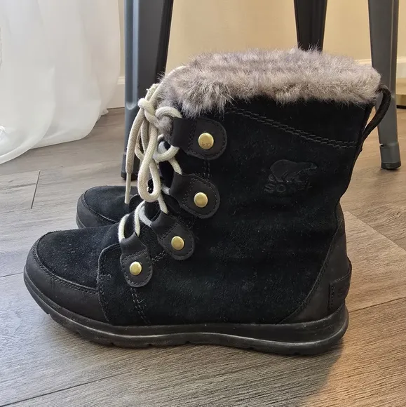 Sorel Explorer Joan Boot Black Faux Fur Size 9 Lace Up Waterproof