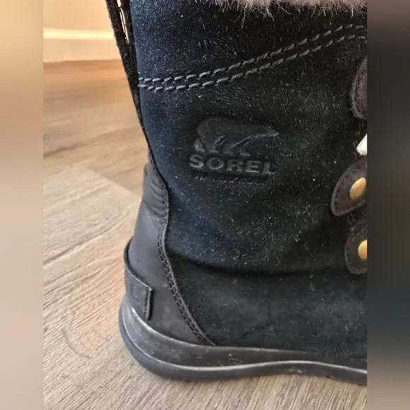 Sorel Explorer Joan Boot Black Faux Fur Size 9 Lace Up Waterproof