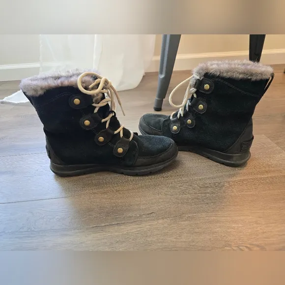 Sorel Explorer Joan Boot Black Faux Fur Size 9 Lace Up Waterproof