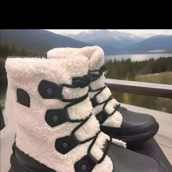 Sorel Explorer ll Joan Cozy Boots NIB Size 8