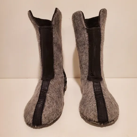 Sorel Floral Boots DIFFERENT SIZES Girl's Left 1 Right 2