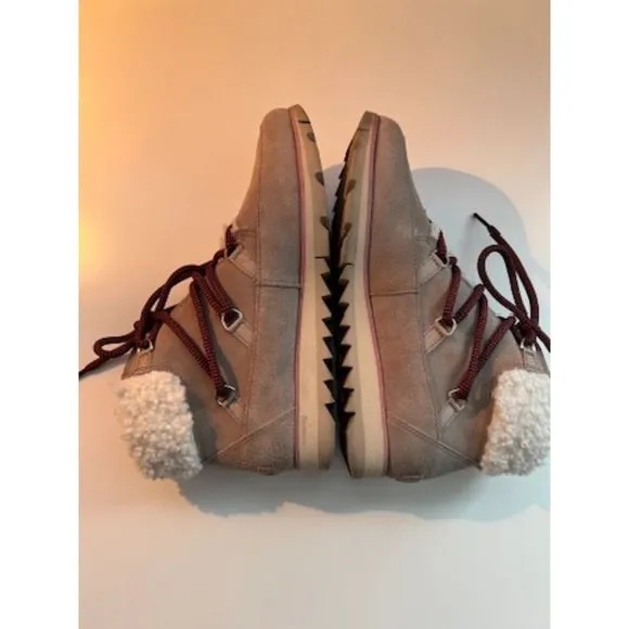 Sorel Harlow Lace Cozy bootie. Size 8.5. EUC.