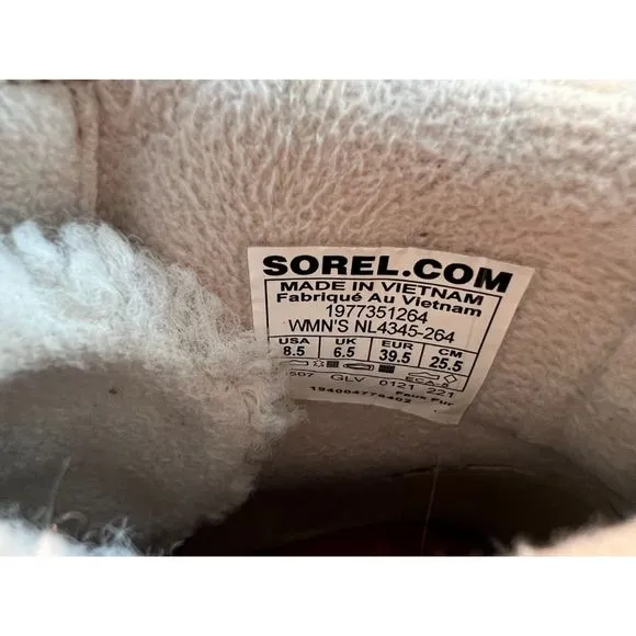 Sorel Harlow Lace Cozy bootie. Size 8.5. EUC.