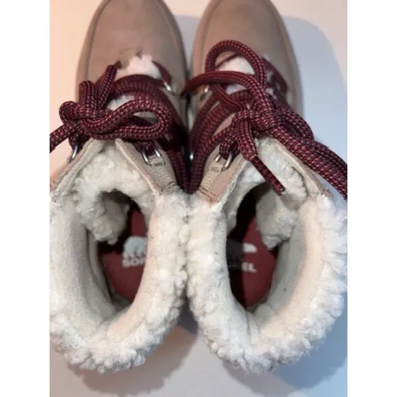 Sorel Harlow Lace Cozy bootie. Size 8.5. EUC.