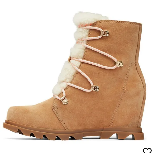 SOREL Joan of Arctic Wedge III Lace Cozy in tan/gum suede leather. New in box!