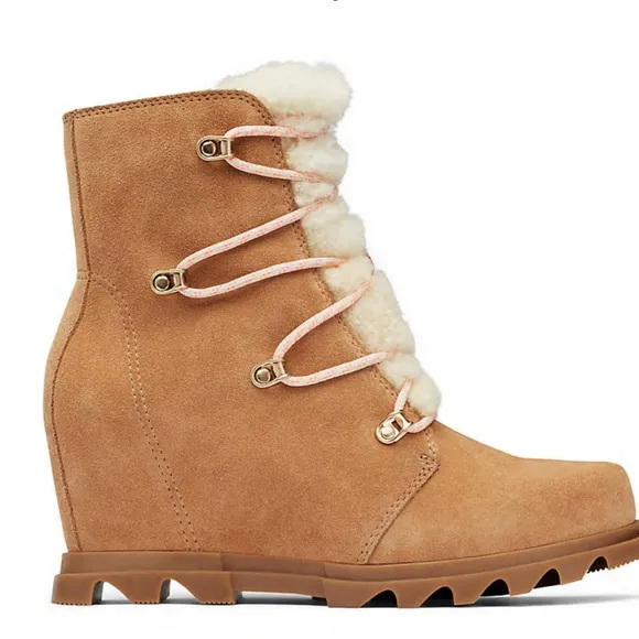 SOREL Joan of Arctic Wedge III Lace Cozy in tan/gum suede leather. New in box!