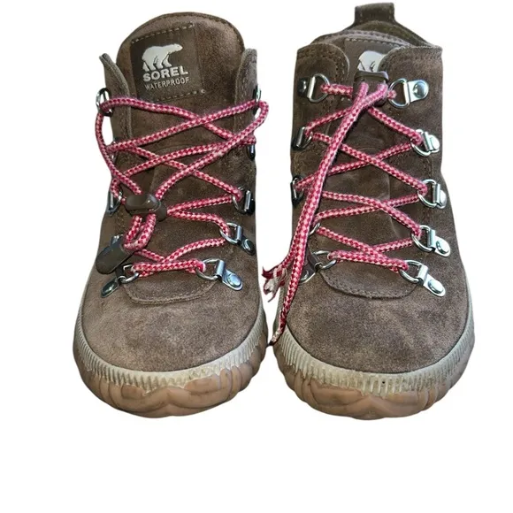 Sorel Kid's Out N About Conquest Boots Size 1