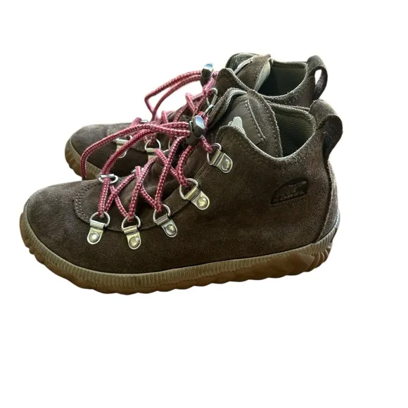 Sorel Kid's Out N About Conquest Boots Size 1