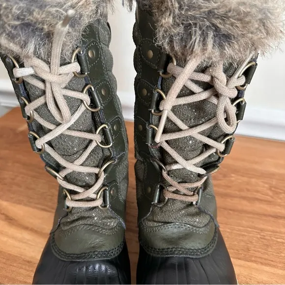 Sorel Kids Youth Girls Size 3 Tofino Green Winter Snow Boots Faux Fur LY1890-213