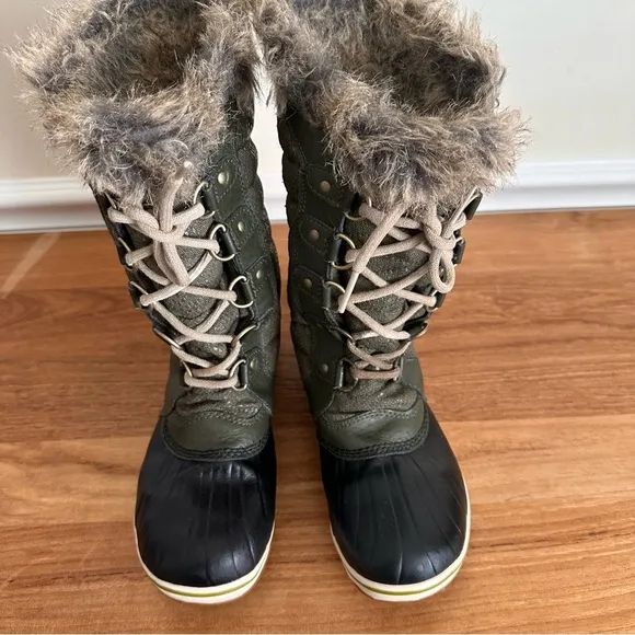 Sorel Kids Youth Girls Size 3 Tofino Green Winter Snow Boots Faux Fur LY1890-213