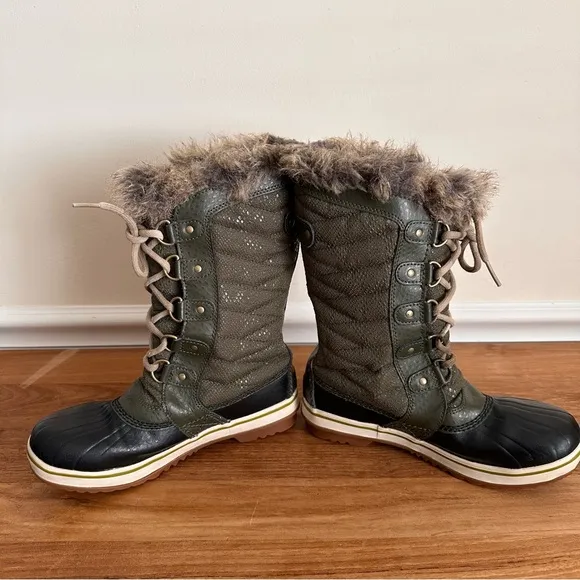 Sorel Kids Youth Girls Size 3 Tofino Green Winter Snow Boots Faux Fur LY1890-213
