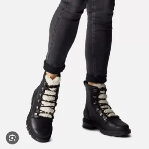 Sorel Lennox Black Patent Lace-Up Combat Lug Boots Booties Size 9