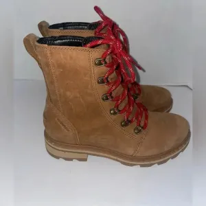 Sorel Lenox Lace hiking boots size 6