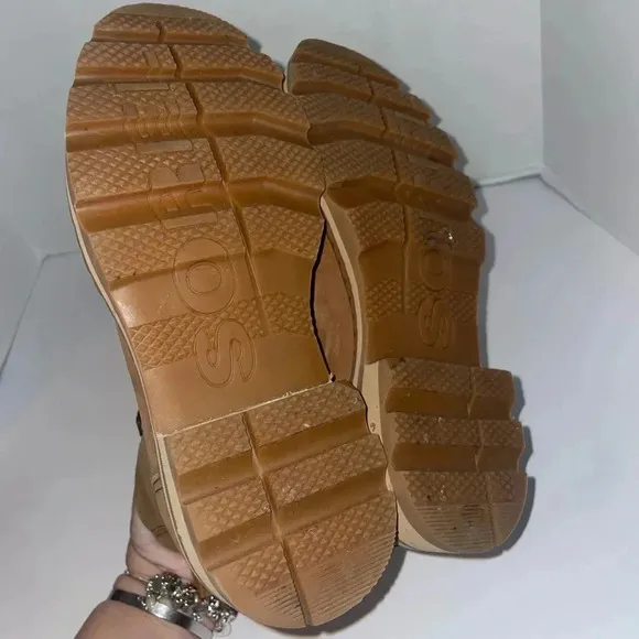 Sorel Lenox Lace hiking boots size 6