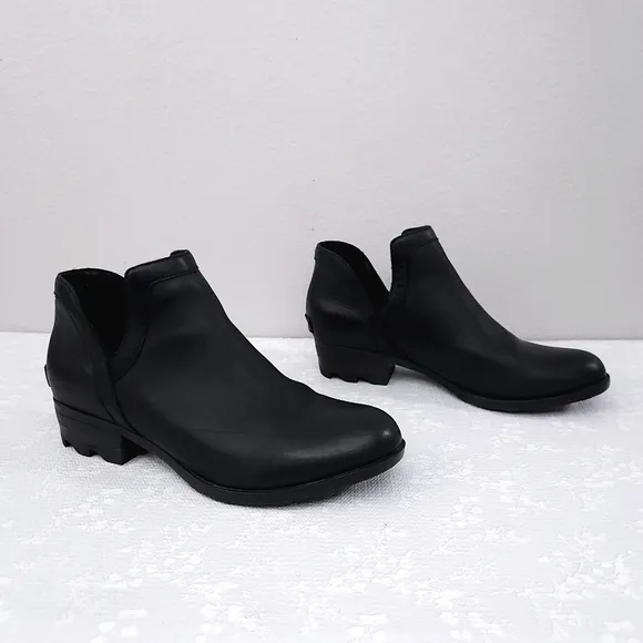 SOREL Lolla Cut-Out Ankle Booties US 10