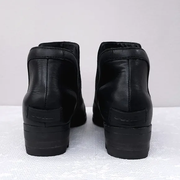 SOREL Lolla Cut-Out Ankle Booties US 10