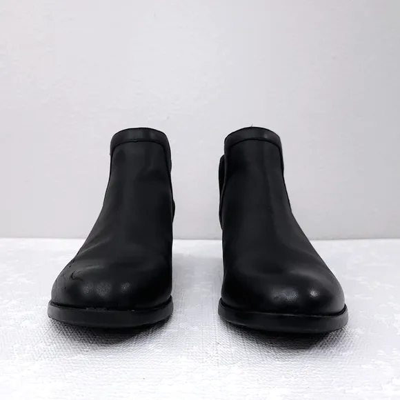 SOREL Lolla Cut-Out Ankle Booties US 10