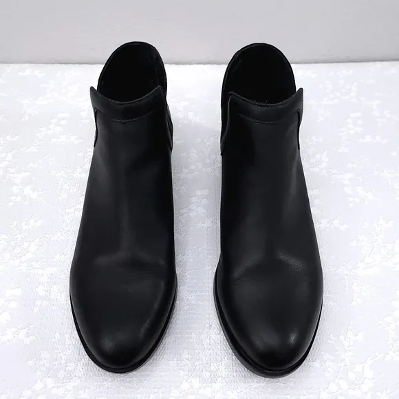 SOREL Lolla Cut-Out Ankle Booties US 10