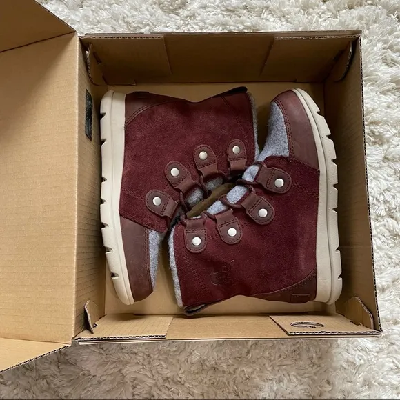 SOREL | NWT Explorer Joan Felt 100g Waterproof Winter Boots in Redwood Size 6
