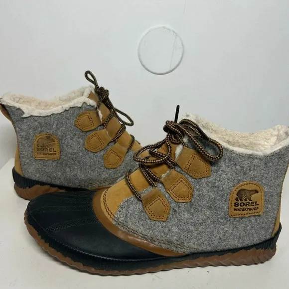 SOREL Out N’ About Plus Waterproof Leather &amp; Felt Ankle Boots size 10.5