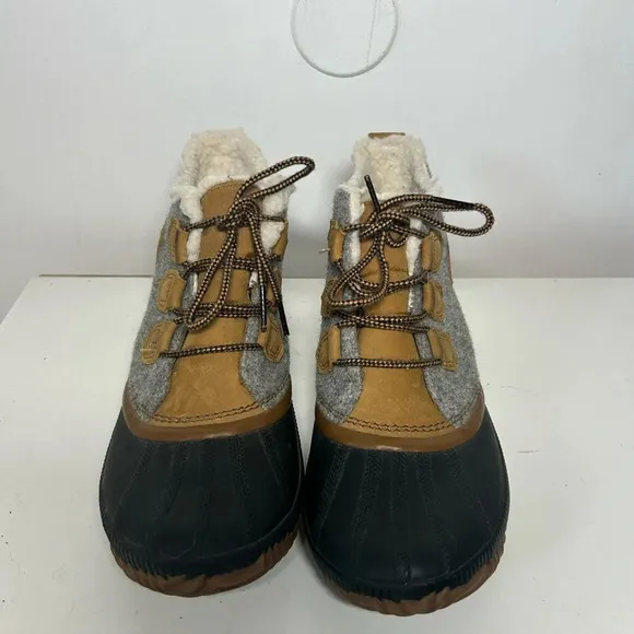 SOREL Out N’ About Plus Waterproof Leather &amp; Felt Ankle Boots size 10.5
