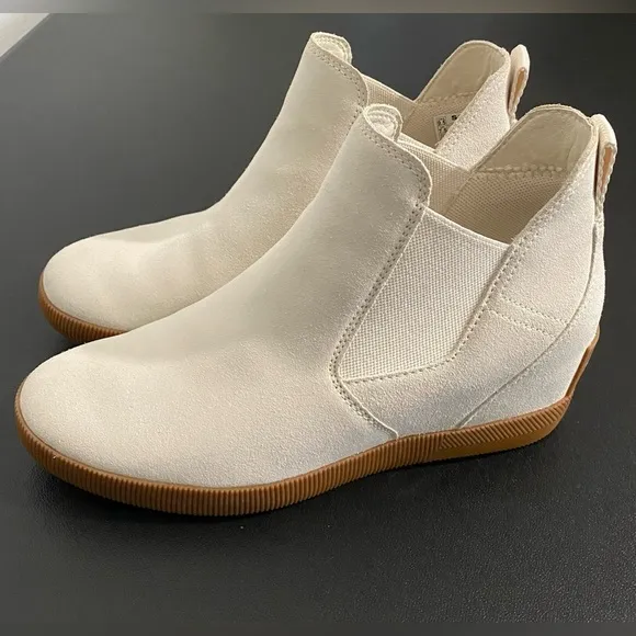 Sorel Out n About Wedge Chelsea Boots Sneakers Shoes Waterproof Like new