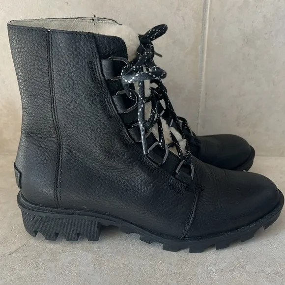 Sorel Phoenix Short Lace Cozy Leather Winter Boots Black