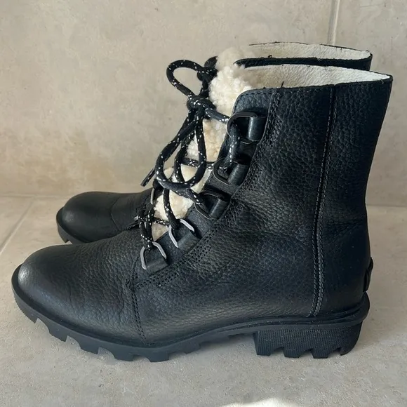 Sorel Phoenix Short Lace Cozy Leather Winter Boots Black