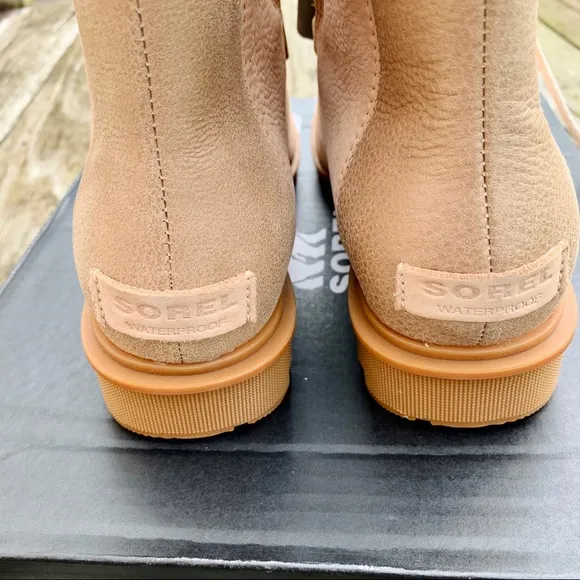 SOREL Phoenix Short Lace Lux Boots