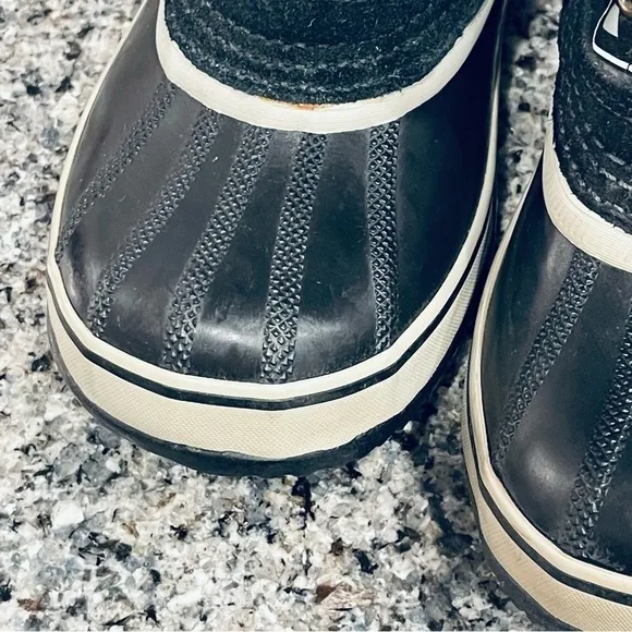 SOREL Snow Boats Black Lace Up Rubber Bottom Sole Diamond Print