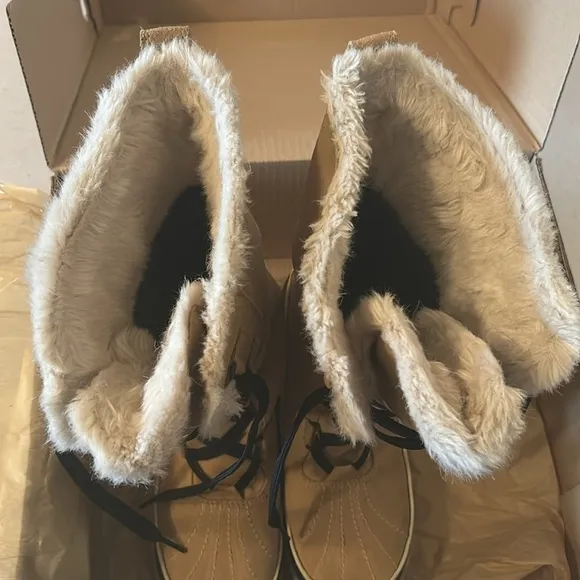 Sorel Tivoli High II Boots in Curry Size 9.5 Waterproof Like New Condition! ❄️