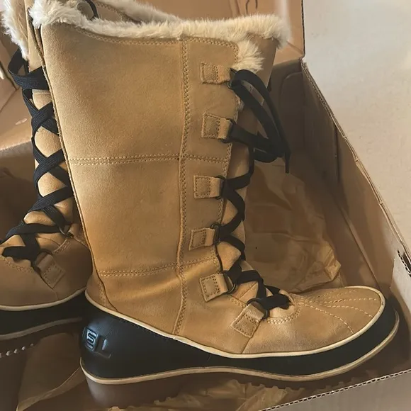 Sorel Tivoli High II Boots in Curry Size 9.5 Waterproof Like New Condition! ❄️
