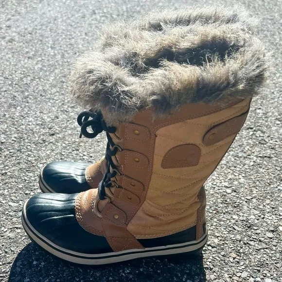Sorel Tofino ll Faux Fur Lace-Up Waterproof Snow Boots in Curry/Fawn - Women's 6