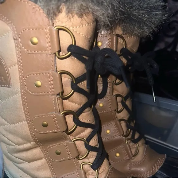 Sorel Tofino ll Faux Fur Lace-Up Waterproof Snow Boots in Curry/Fawn - Women's 6