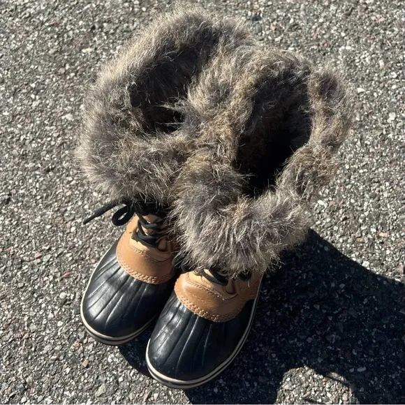 Sorel Tofino ll Faux Fur Lace-Up Waterproof Snow Boots in Curry/Fawn - Women's 6